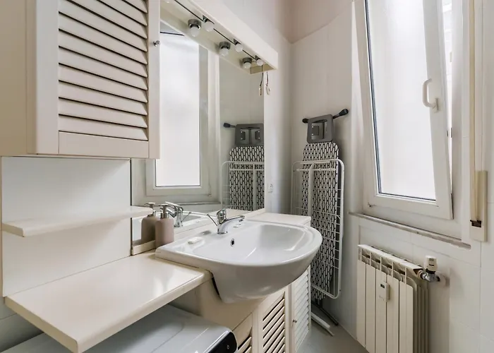 Guesthost - Discover Bright * Genova